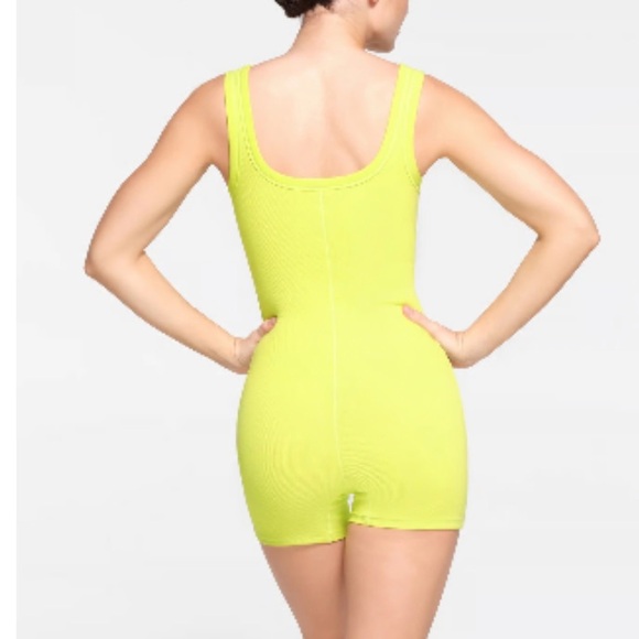 Skims COTTON RIB ONESIE | DAFFODIL - Picture 3 of 4